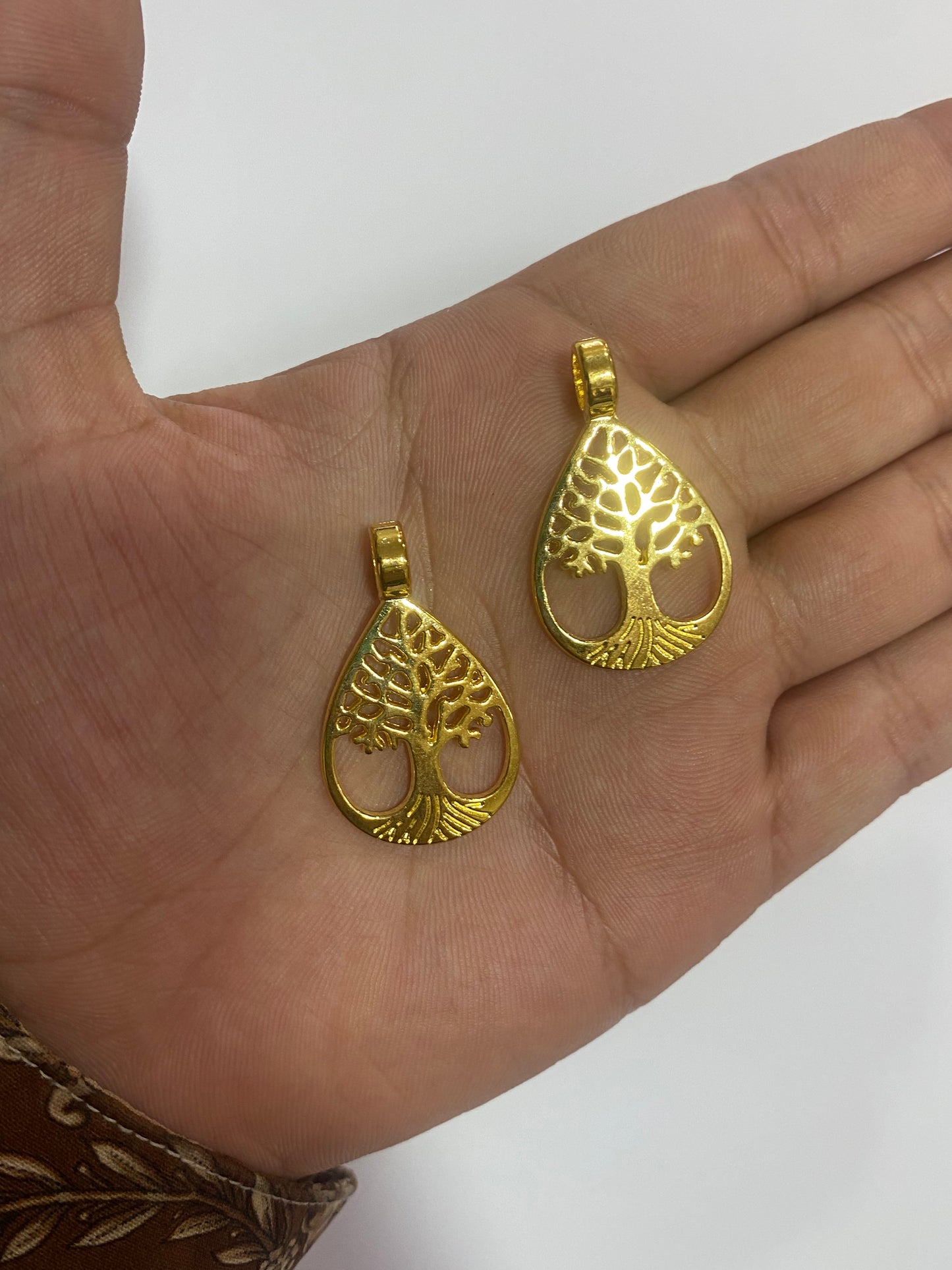 Dijes dorados del árbol de la vida 3,5 cm de largo
