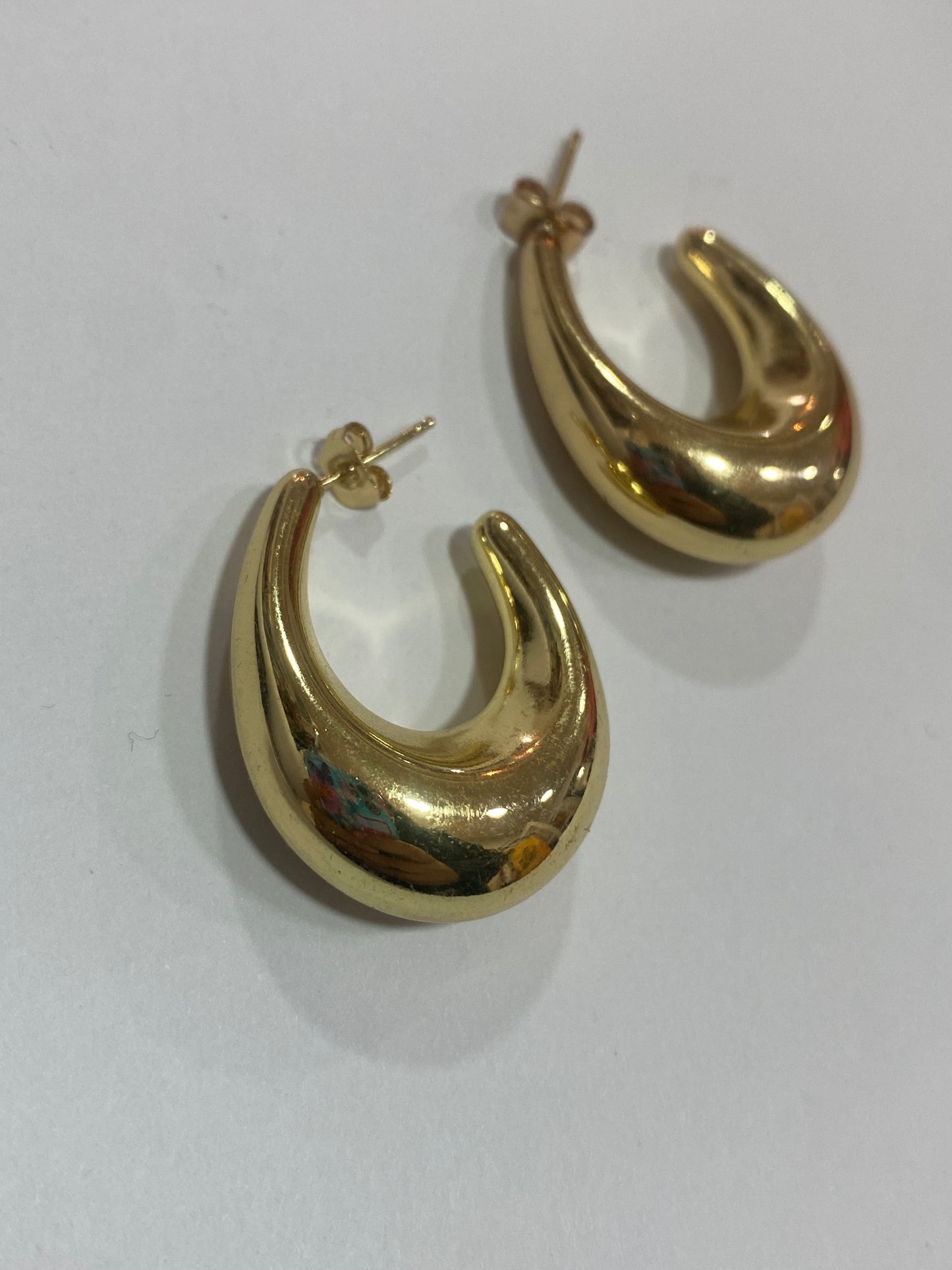 Argollas doradas con baño en oro 3 cm de largo
