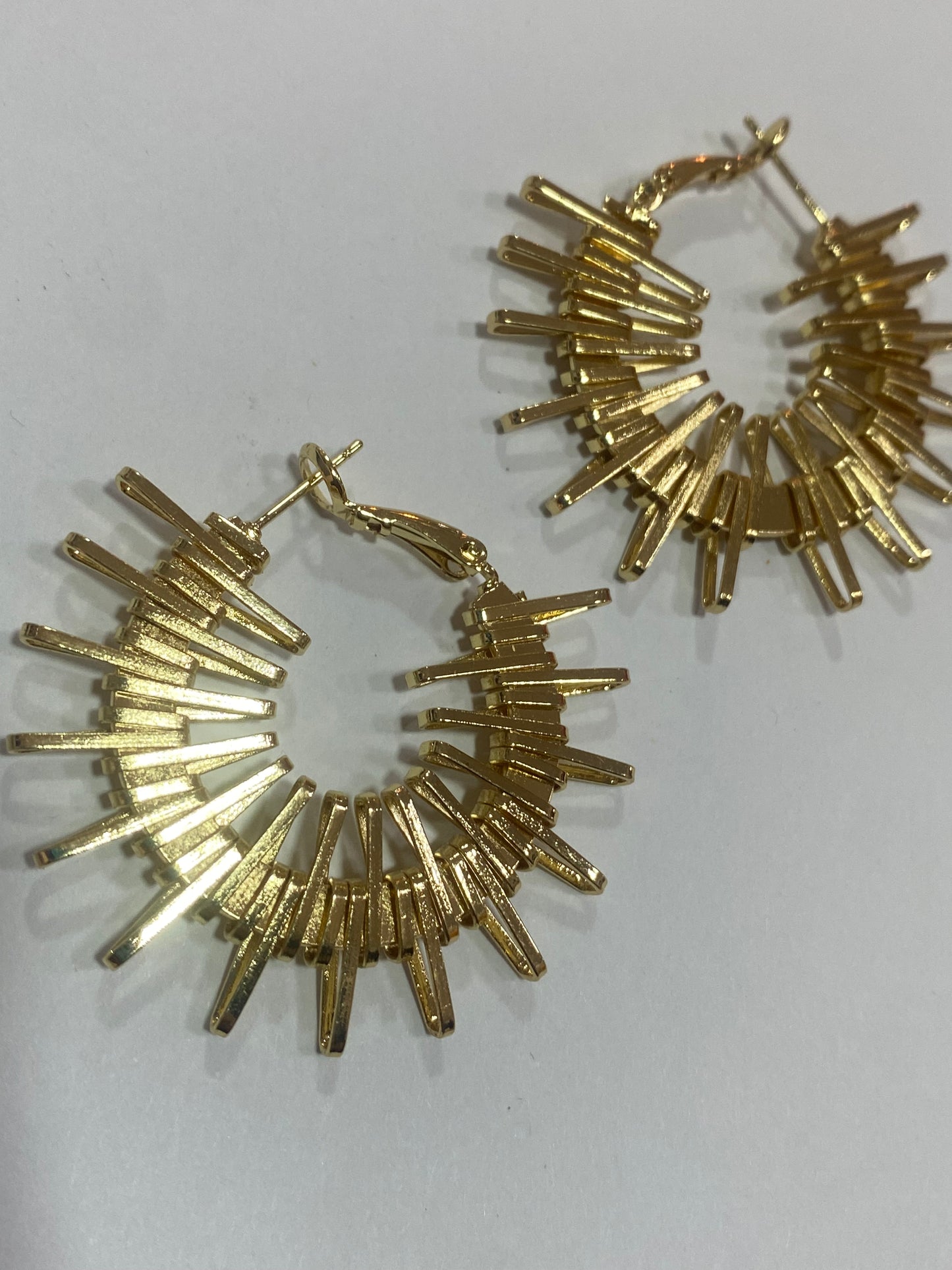 Argollas de puntas dorados en baño en oro