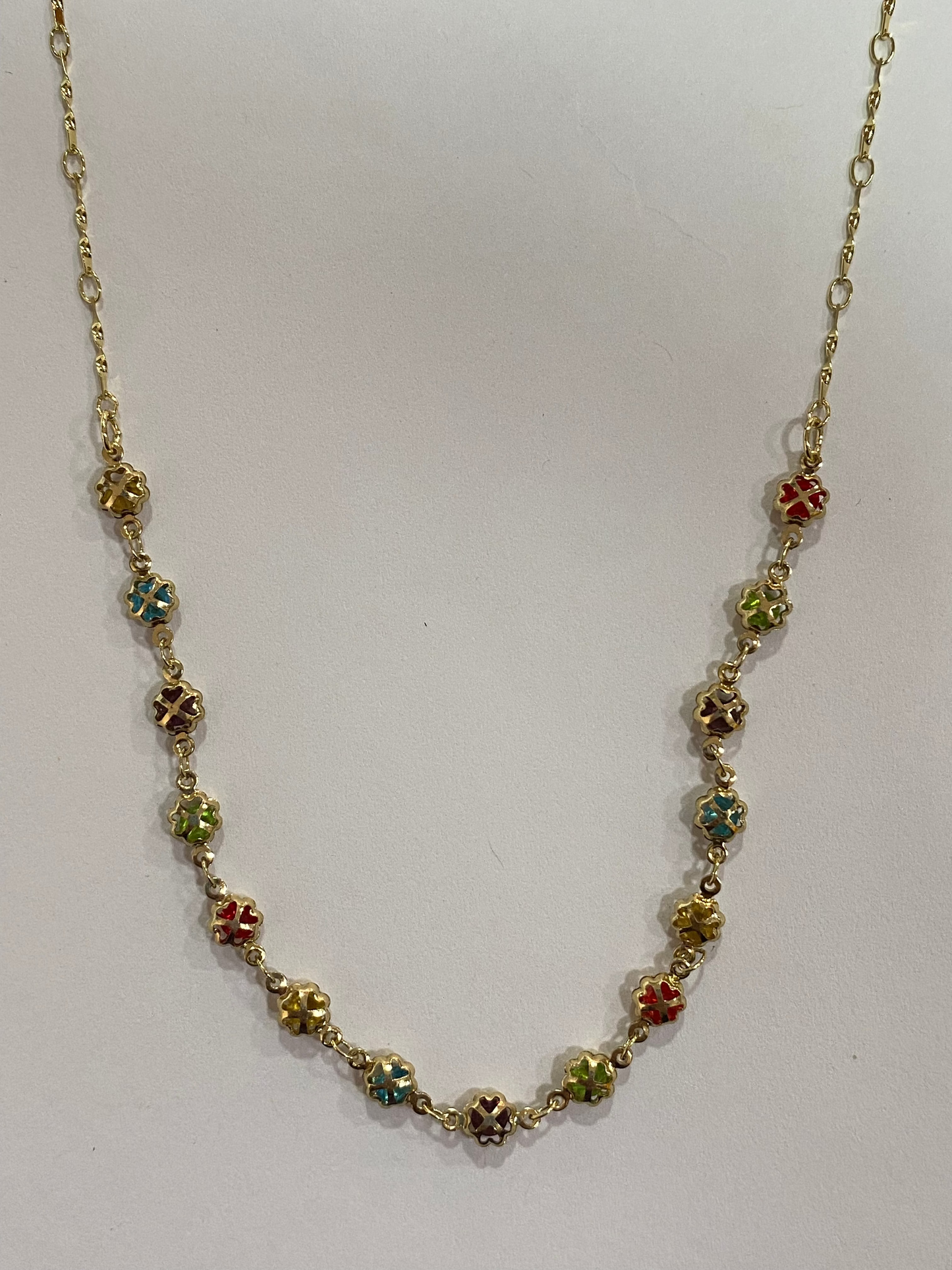 Collar de cristales multicolor de cobre en baño en oro