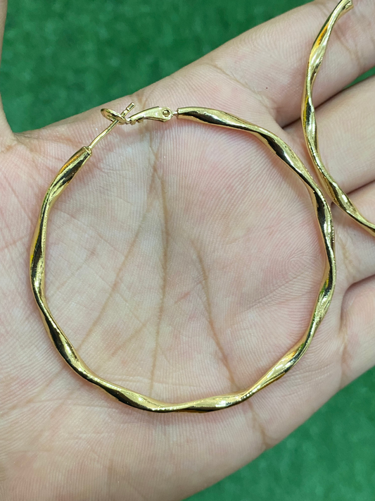 Argollas doradas bañadas en oro de 5 cm de diámetro