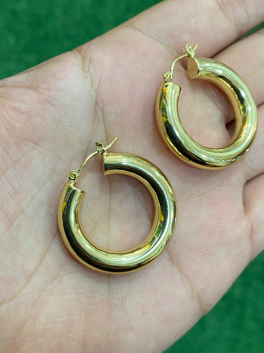 Aros lisos dorados con baño en oro 3 cm diámetro