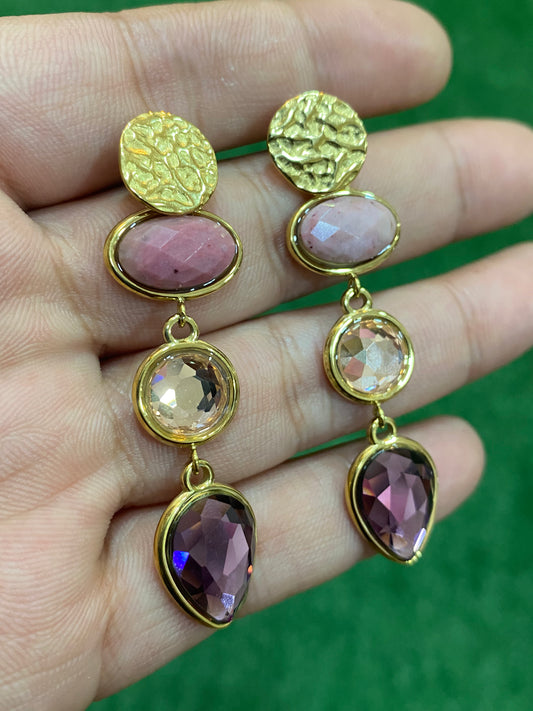 Aros largos en tonos morados en acero