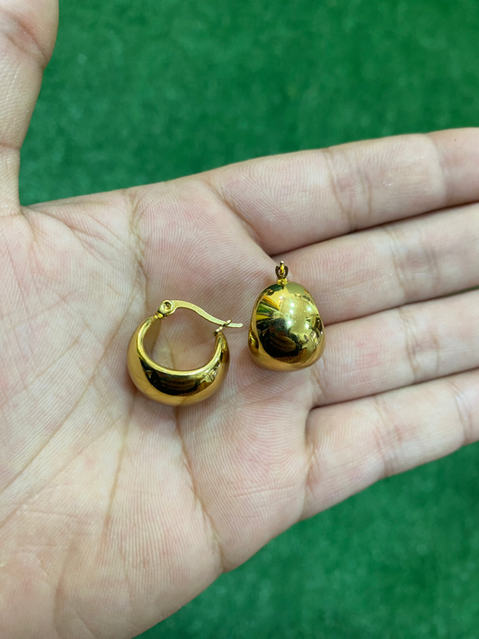 Aros pequeños dorados de acero