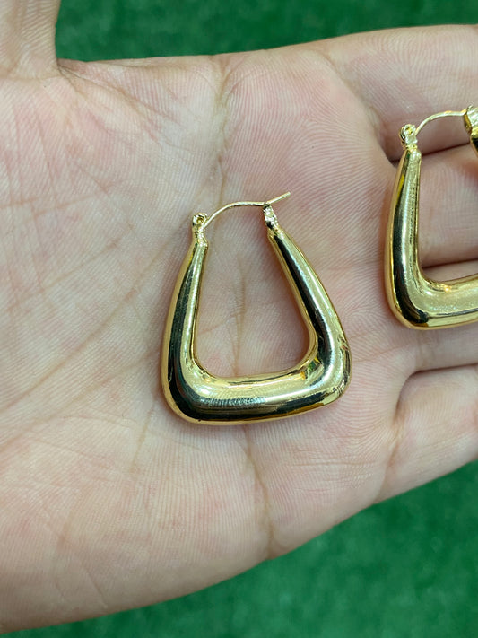 Aros geométricos dorados de acero