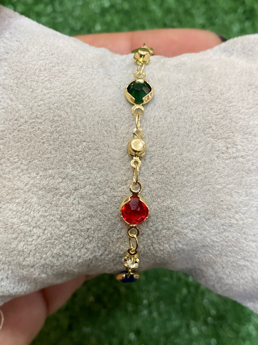 Pulsera dorada con cristalería de colores con baño en oro
