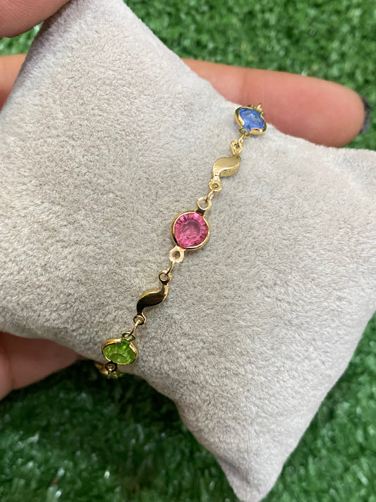 Pulsera dorada con cristalería de colores con baño en oro