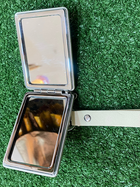 Espejo de mano brillante rectangular en color blanco