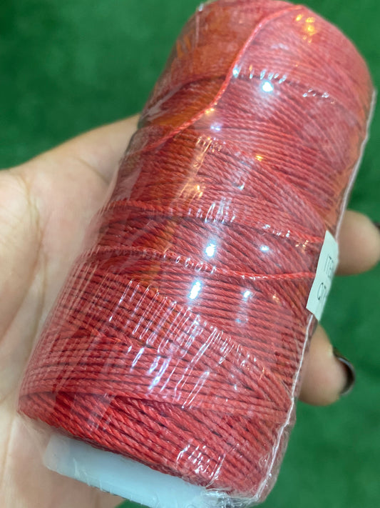 Hilo rojo de macrame