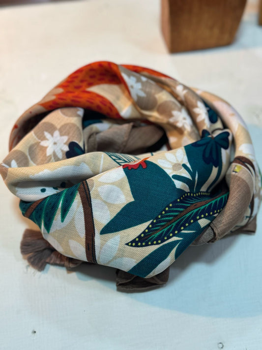 Pañuelo en tonos tierra