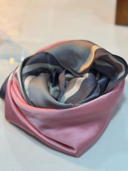 Pañuelo rosa gris seda