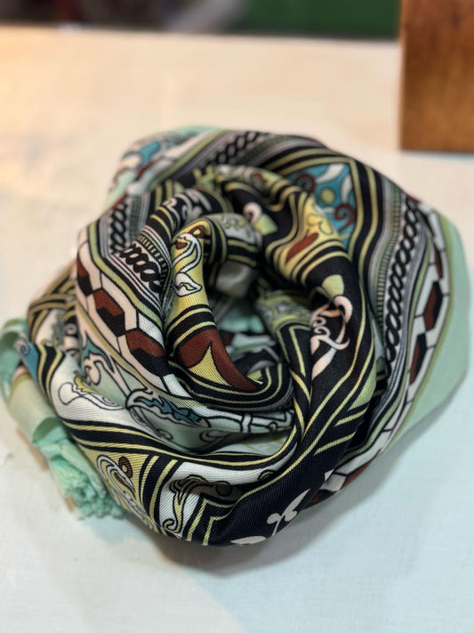 Pañuelo en tonos agua y tierra