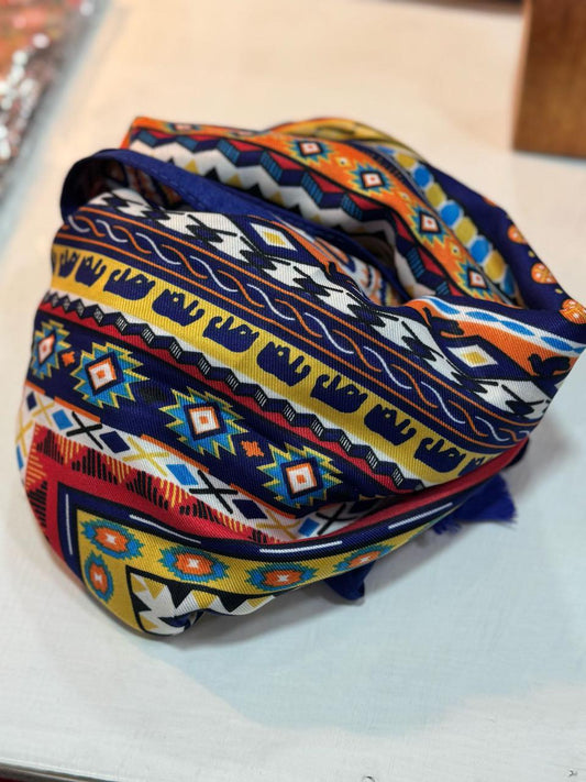 Pañuelo en tonos azules y colores