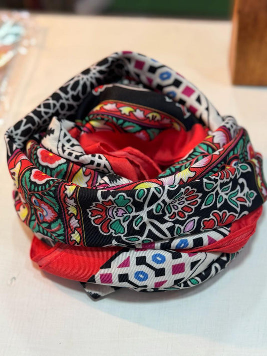 Pañuelo en tonos rojos