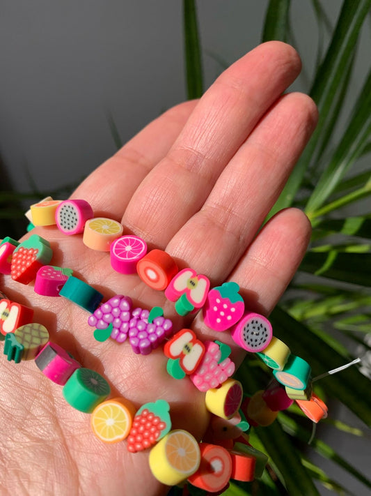 Cuentas de fimo con figura de frutas (10 unidades)