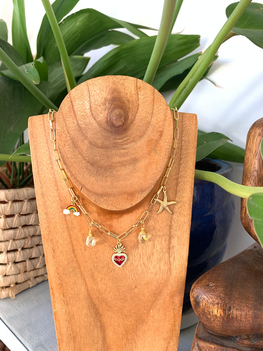✨ Collar Dorado con Charms - Arcoíris, Corazón de Jesús y Estrella ⭐