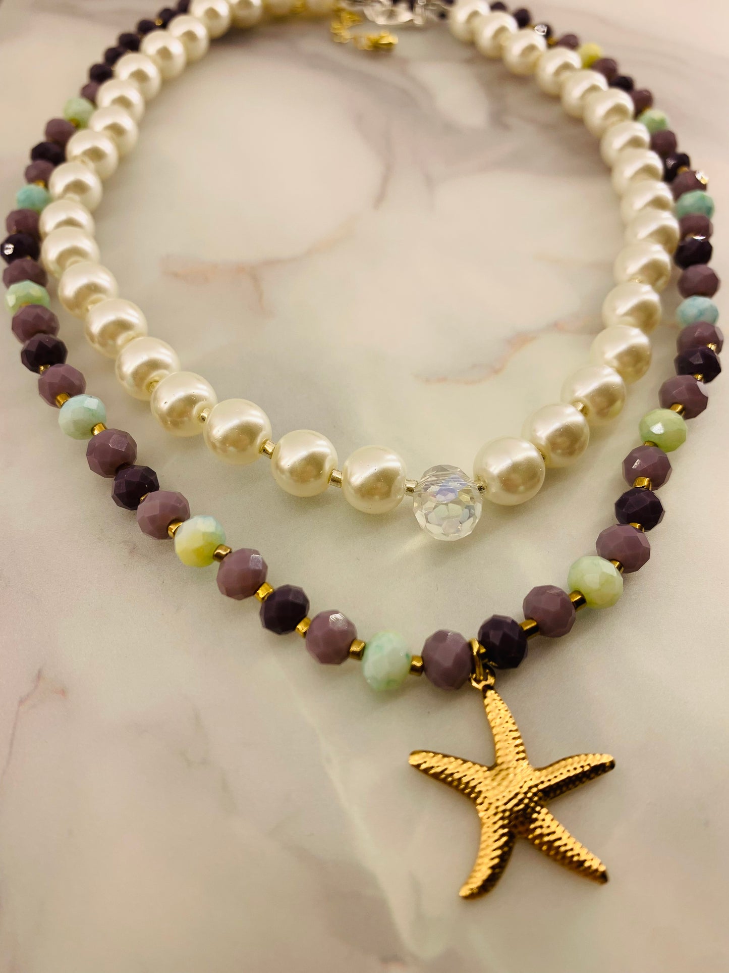 ✨ Collar artesanal en cristal facetado malva con estrella de mar bañada en oro 🌊💜