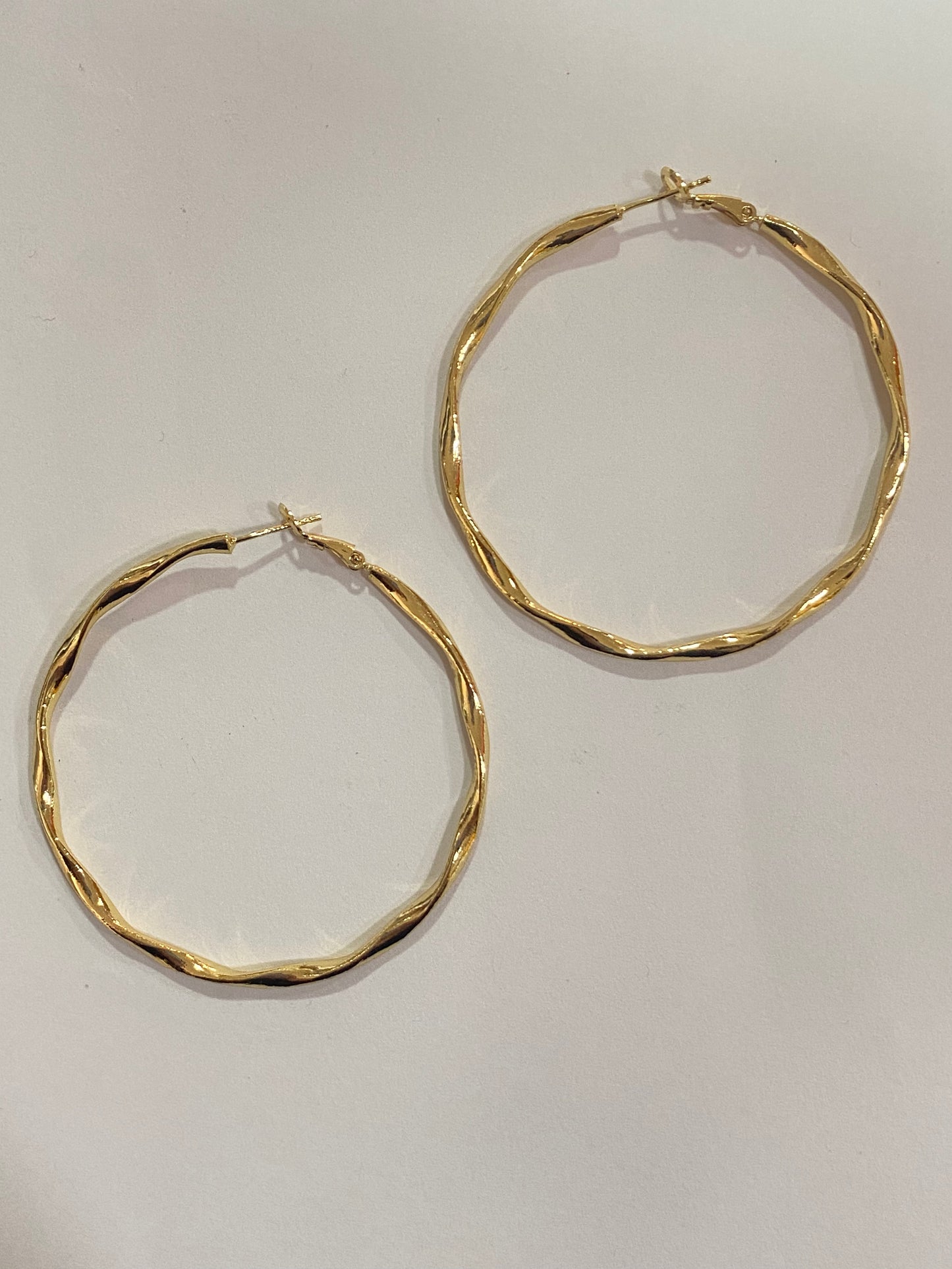 Argollas doradas bañadas en oro de 5 cm de diámetro