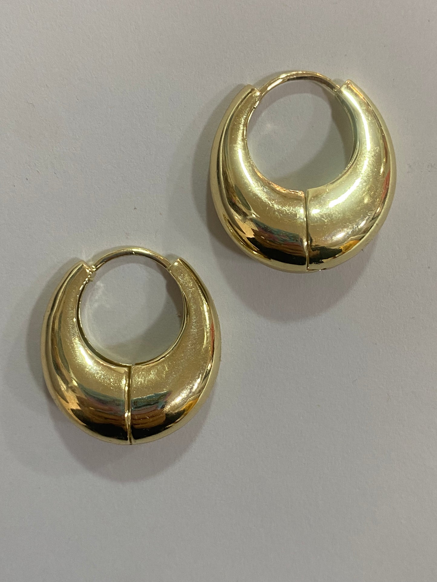 Aros bolsón dorados con baño en oro