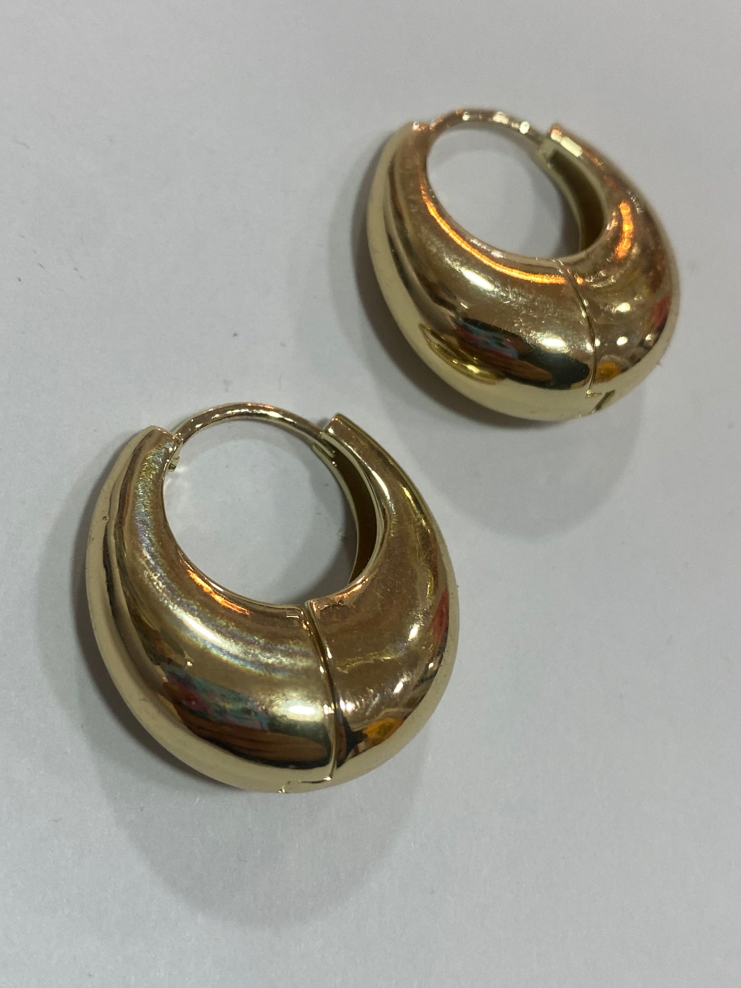 Aros bolsón dorados con baño en oro