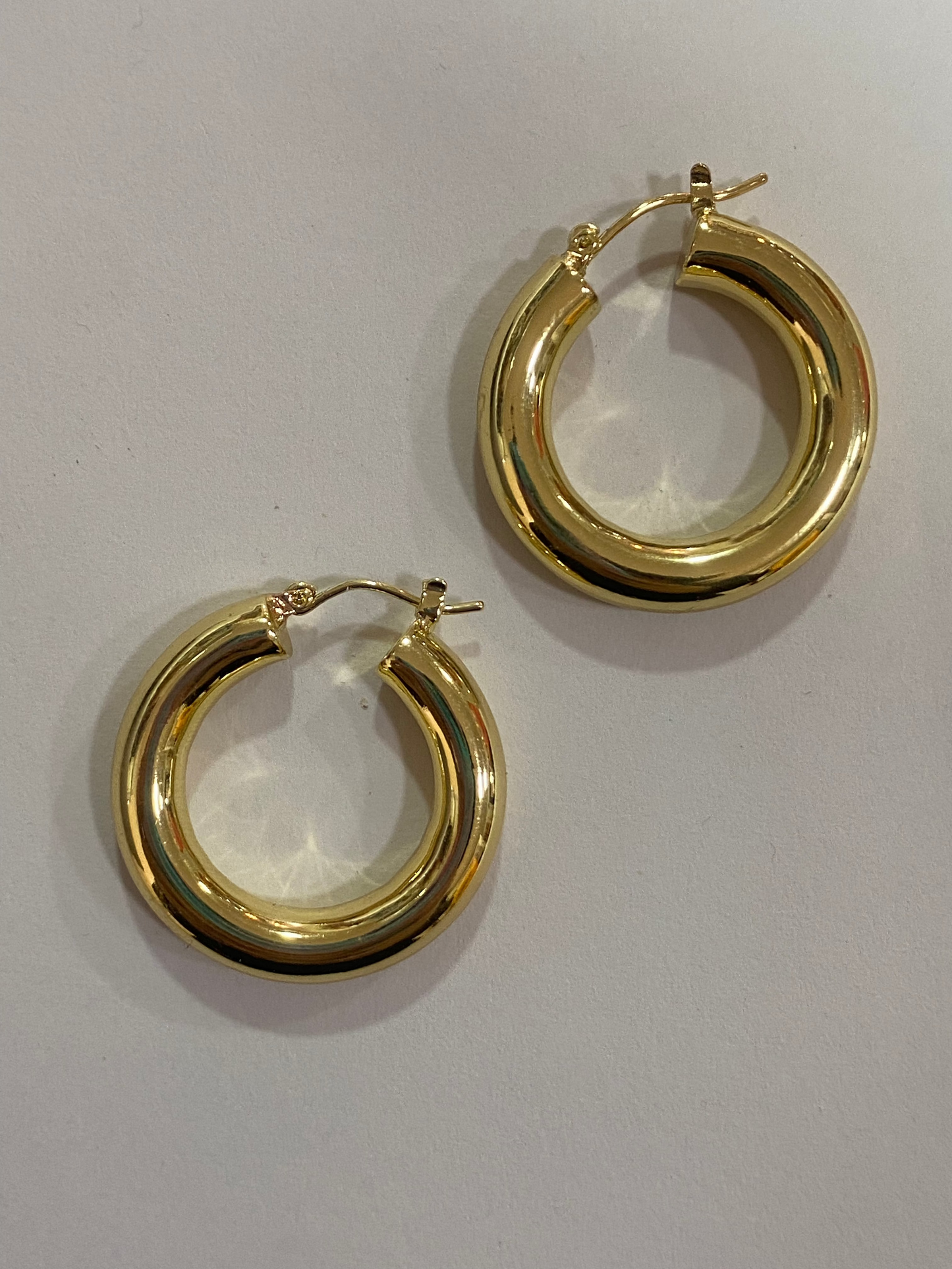 Aros lisos dorados con baño en oro 3 cm diámetro