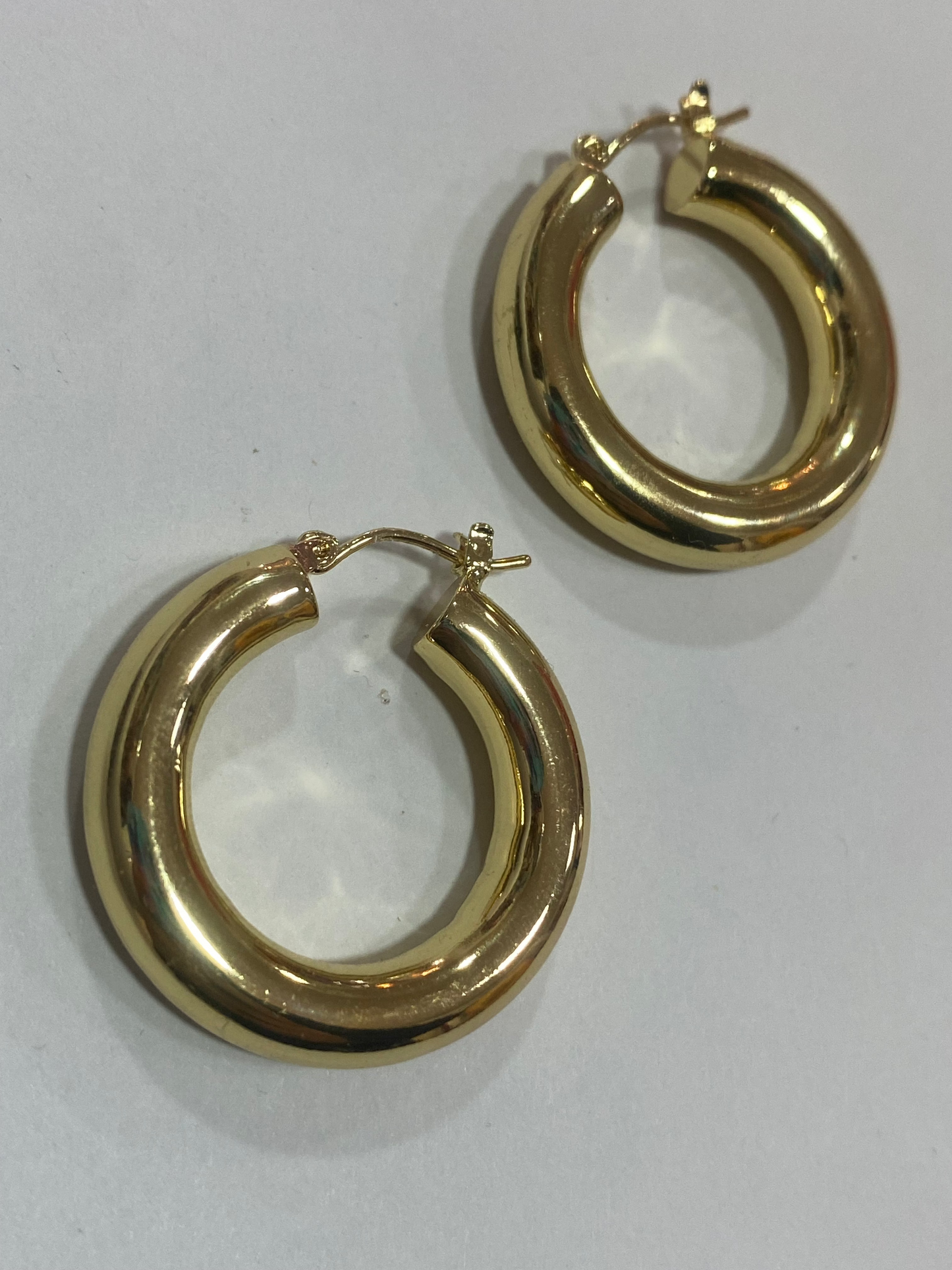 Aros lisos dorados con baño en oro 3 cm diámetro