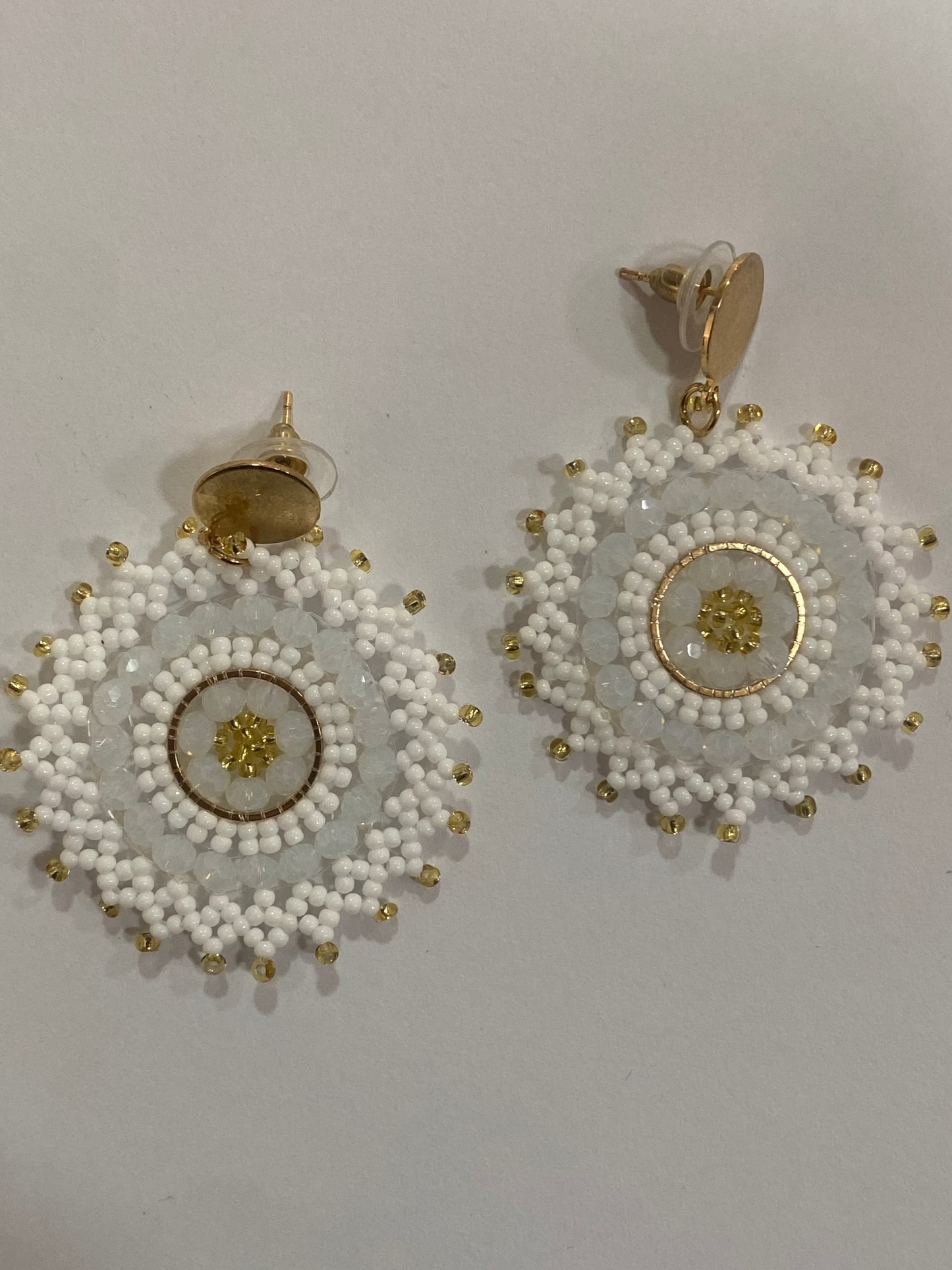 Aros con mostacilla blanca de acero