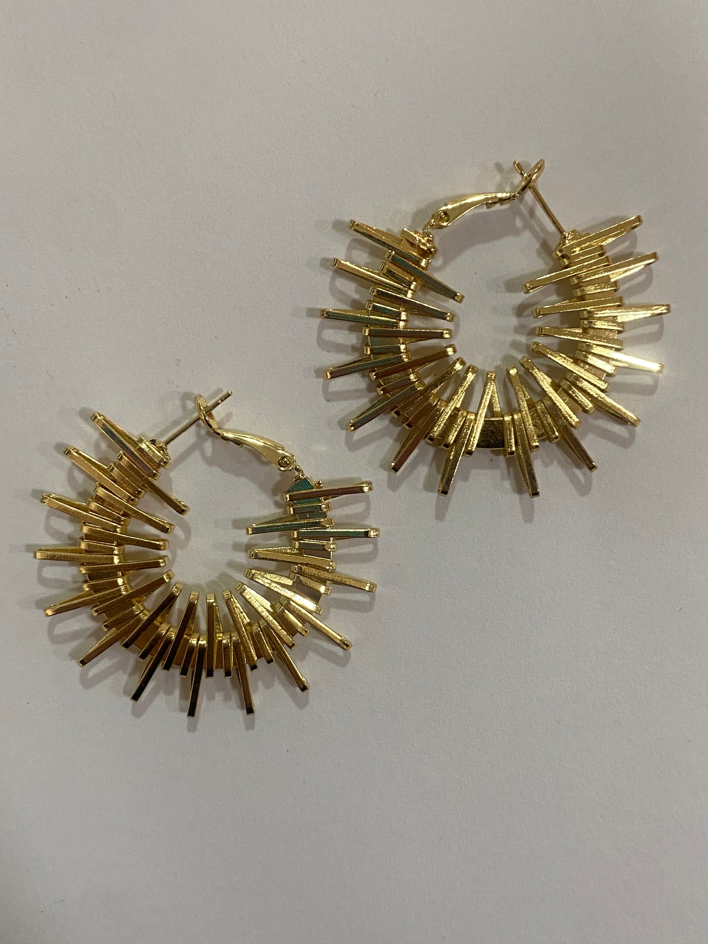 Argollas de puntas dorados en baño en oro
