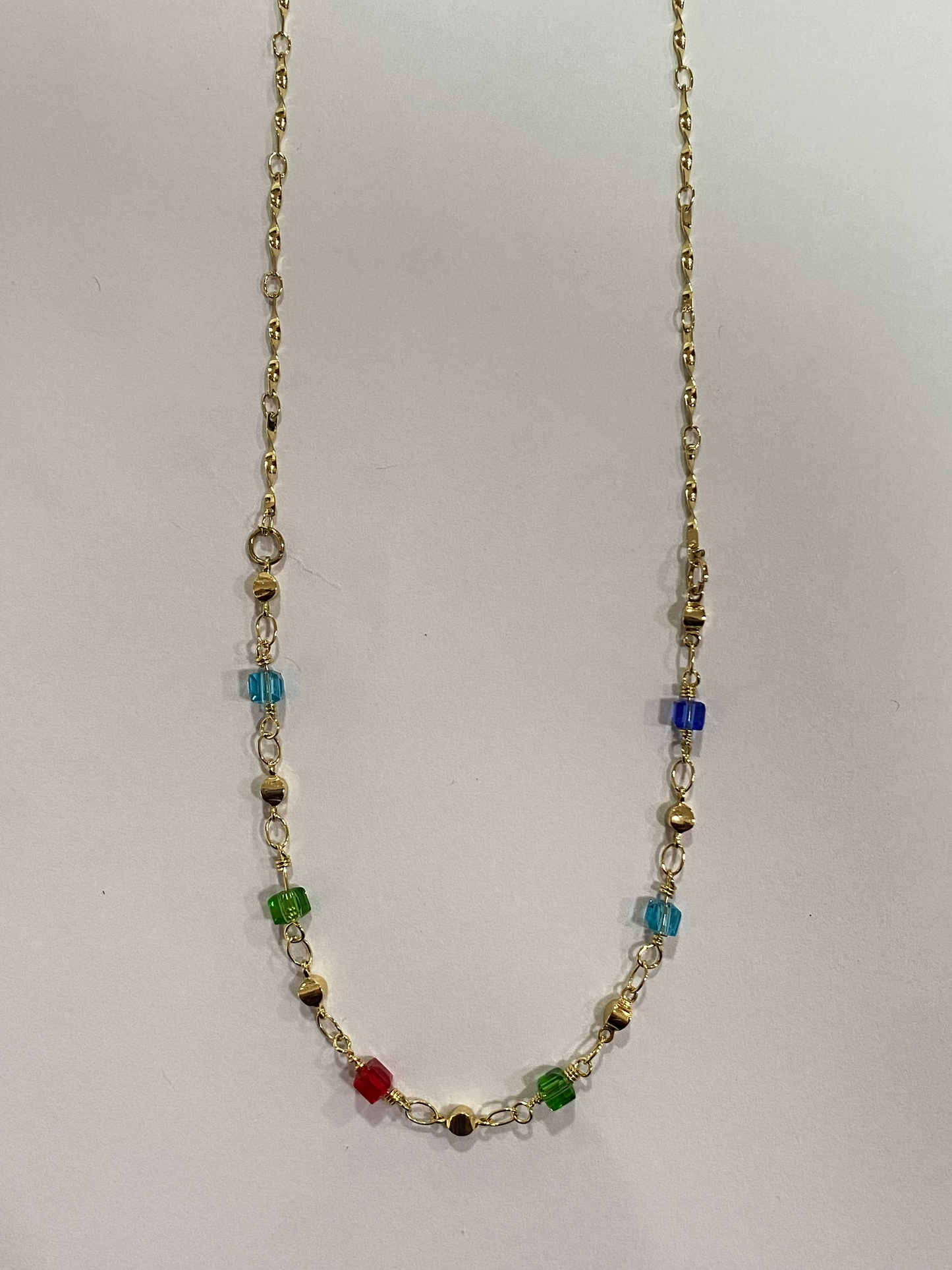 Collar con cristales de colores de cobre con baño en oro