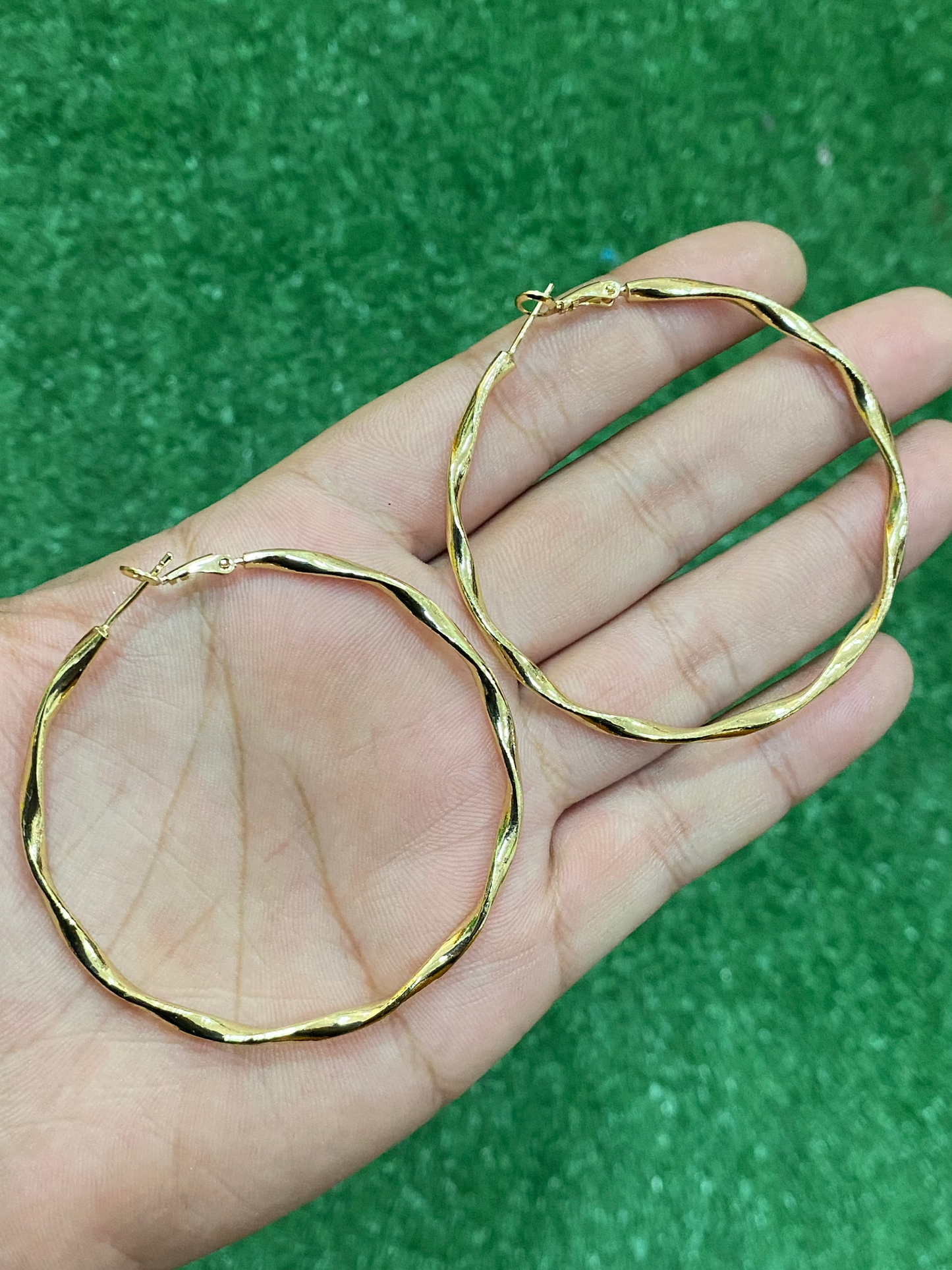 Argollas doradas bañadas en oro de 5 cm de diámetro