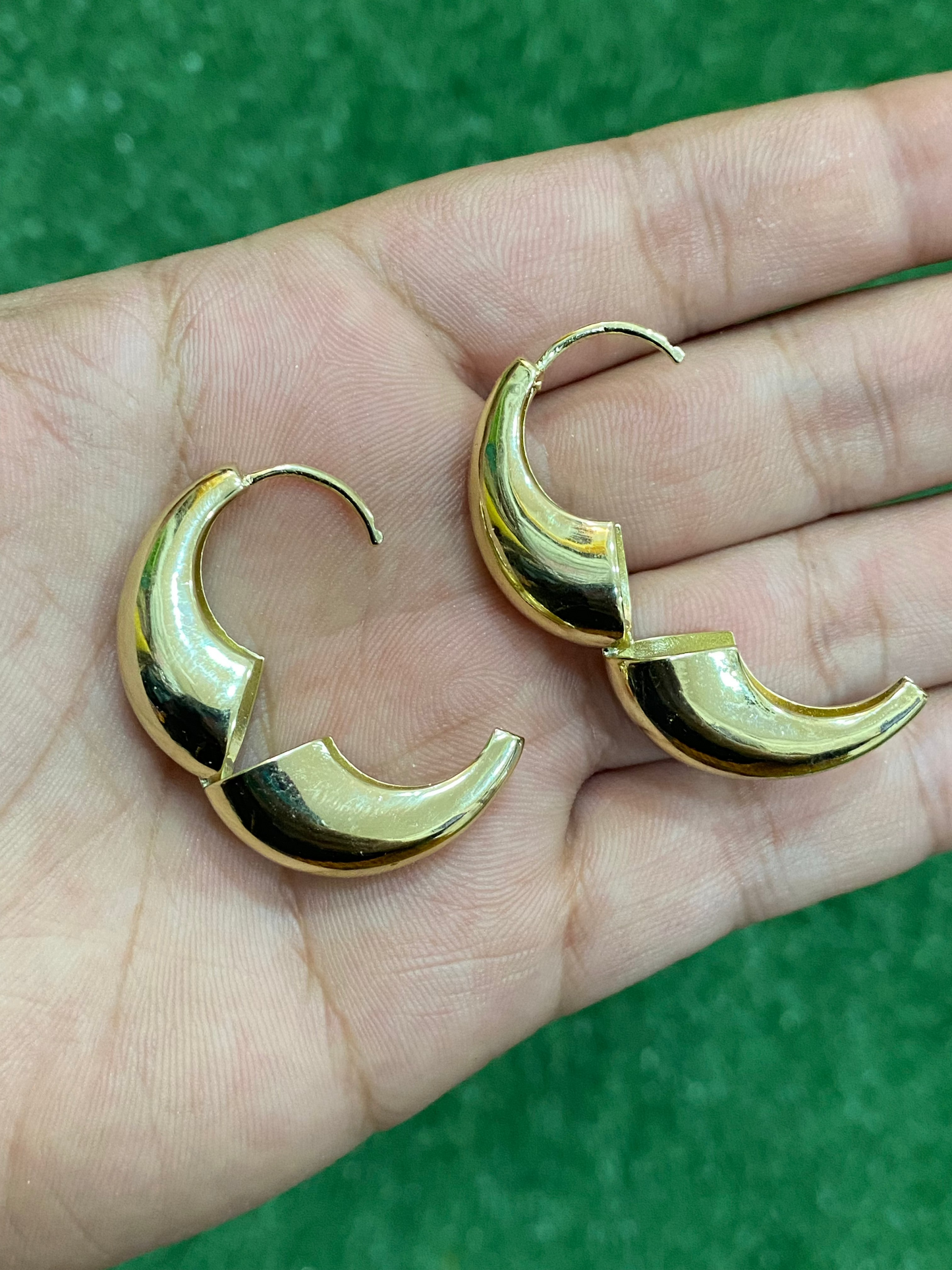 Aros bolsón dorados con baño en oro
