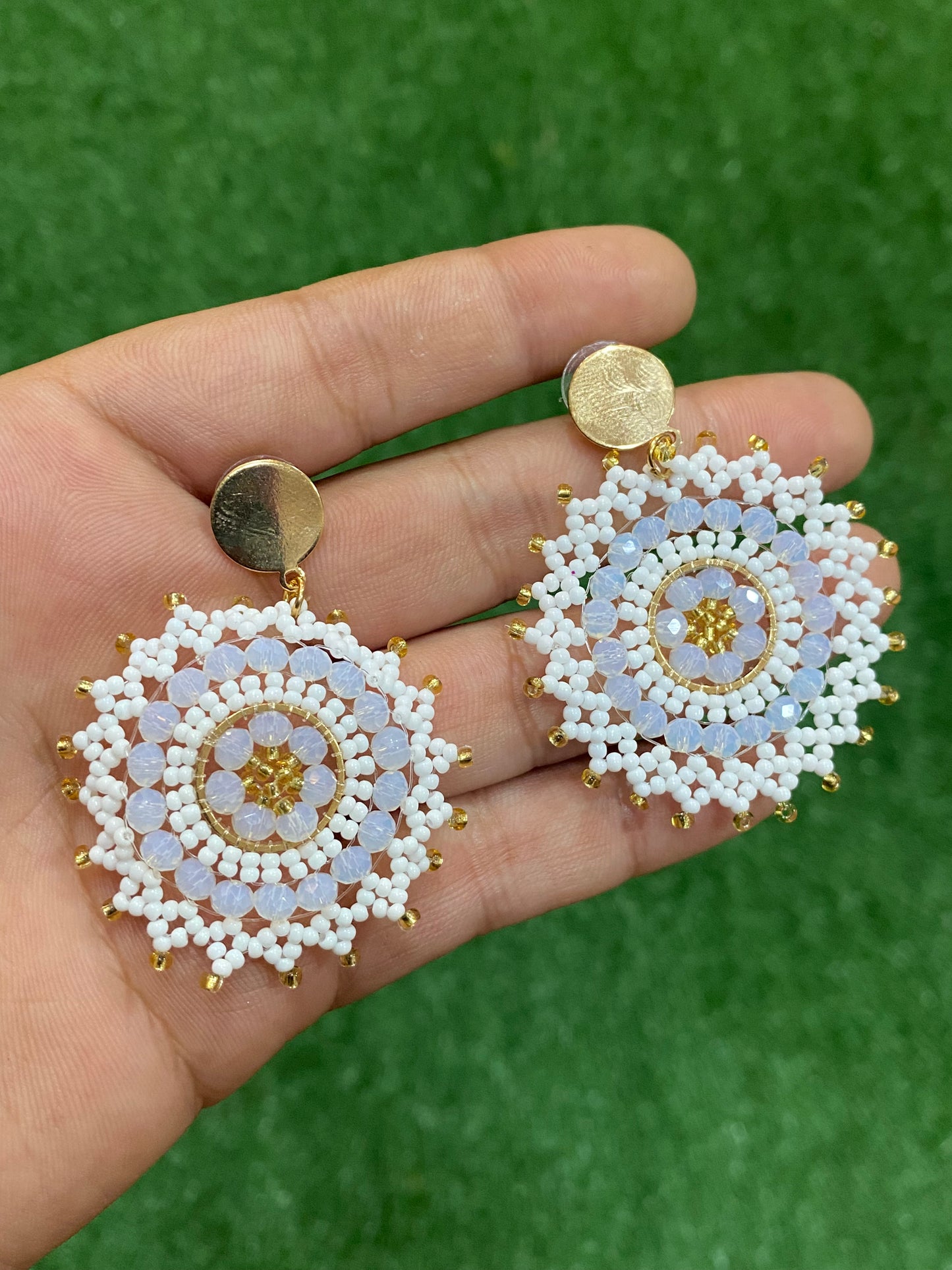 Aros con mostacilla blanca de acero