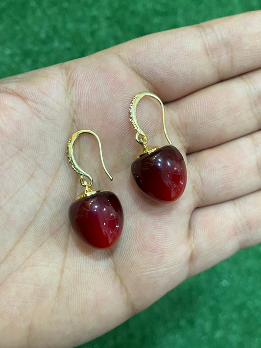 Aritos de cereza con gancho dorado