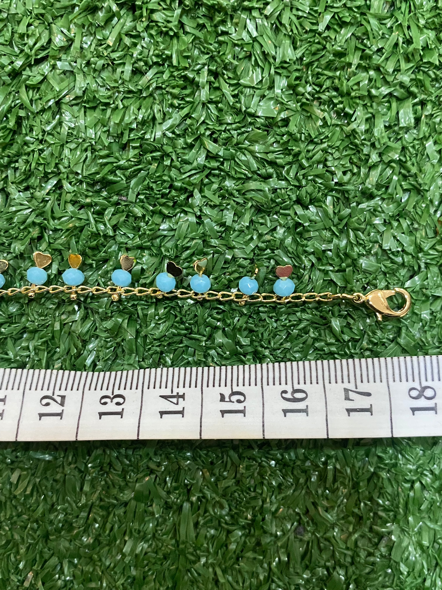 Pulsera con corazones con baño en oro