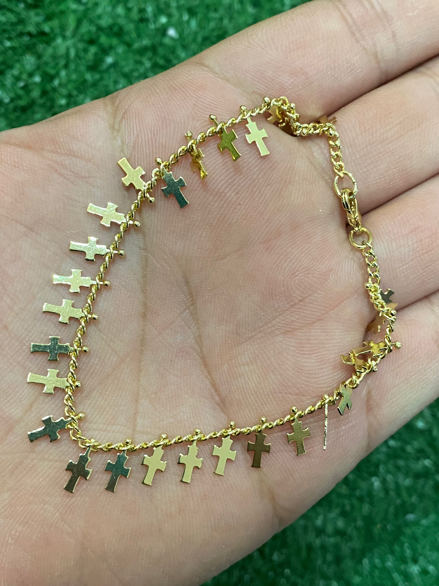Pulsera dorada de cruces con baño en oro