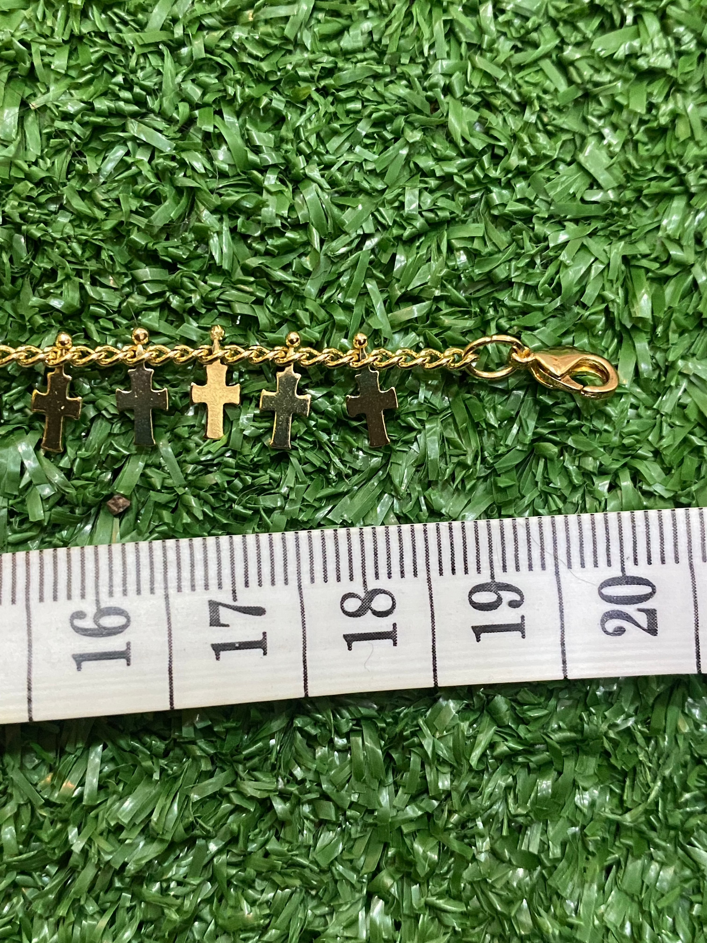 Pulsera dorada de cruces con baño en oro