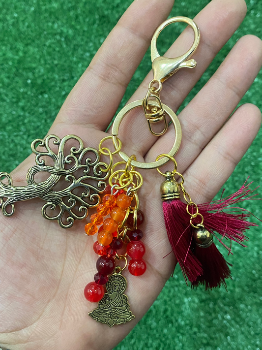 Llavero en tonos rojos con árbol de la vida y buda