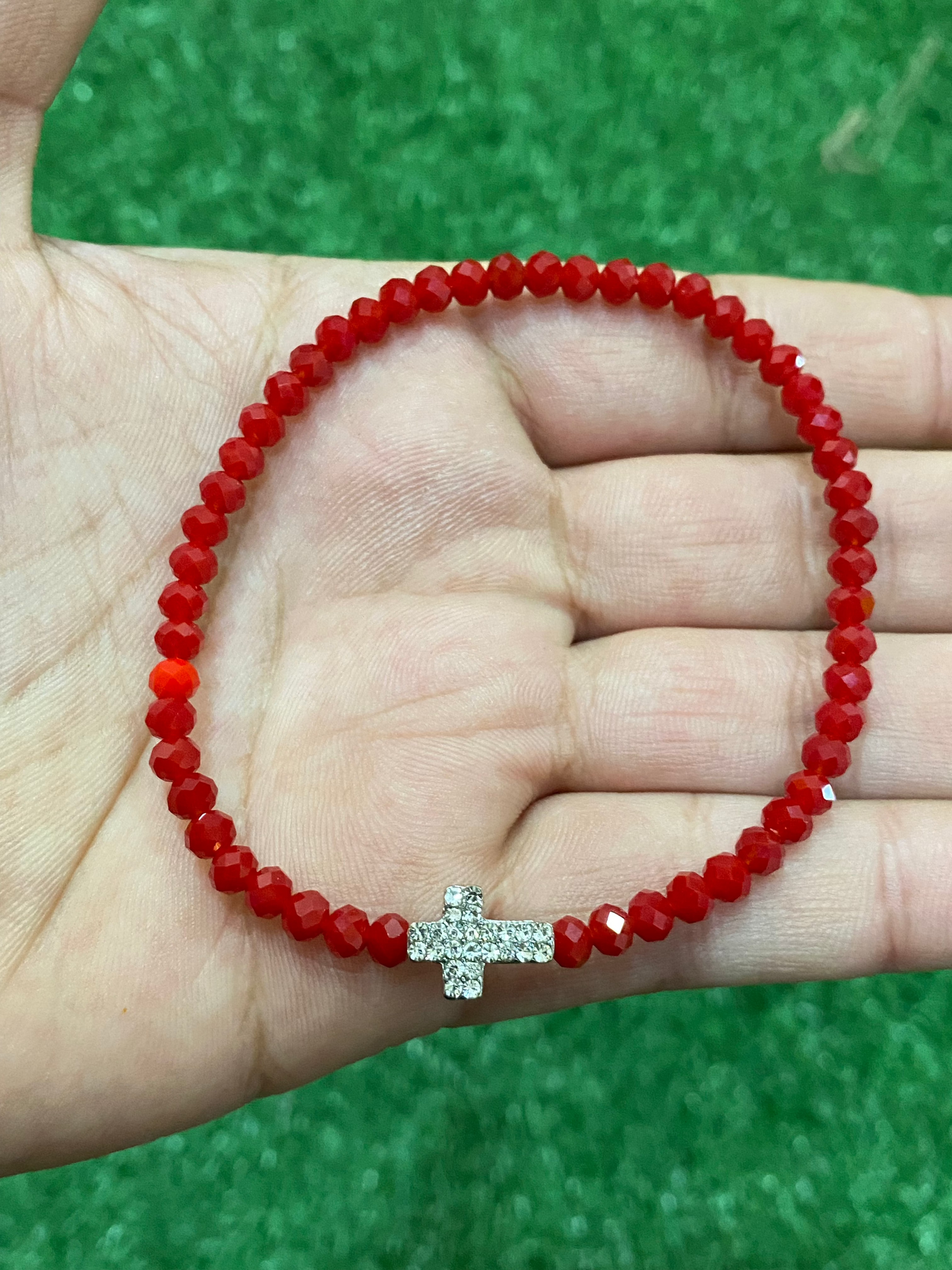 Pack de 3 pulseras rojas elásticas con dije de cruz