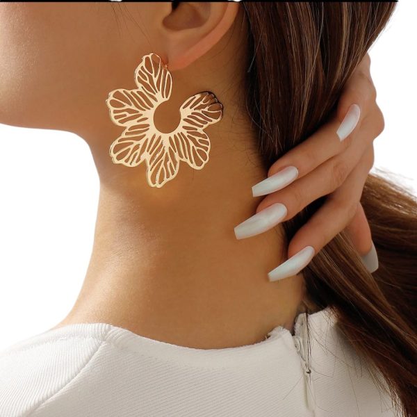 Aros de flor con baño en oro