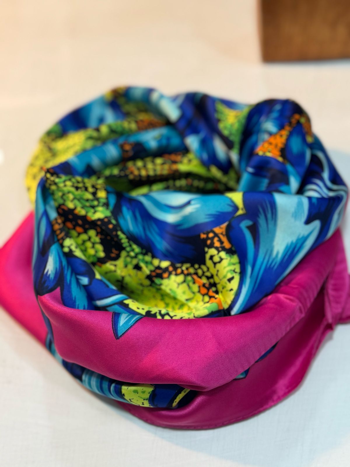 Pañuelo fucsia seda