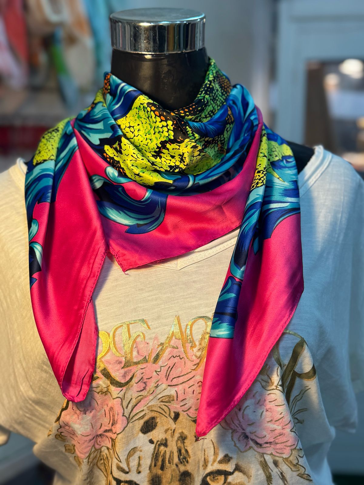 Pañuelo fucsia seda