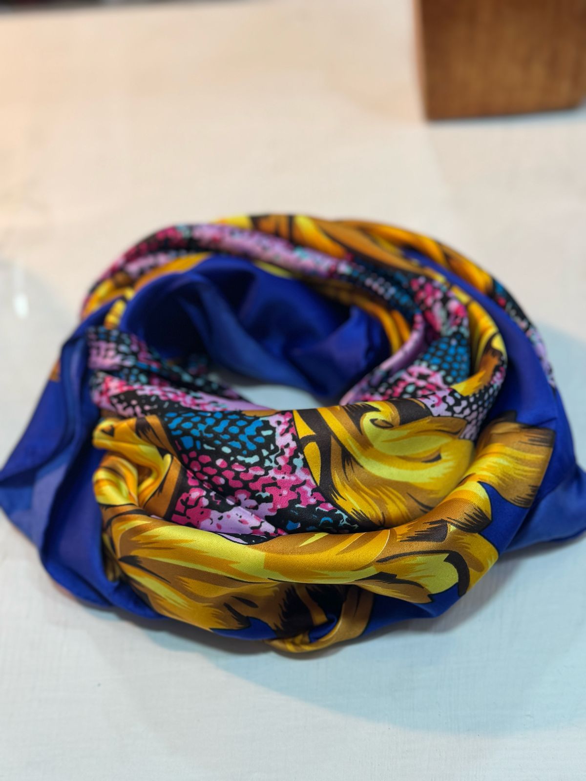 Pañuelo azul seda