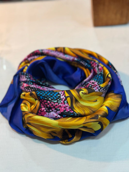 Pañuelo azul seda