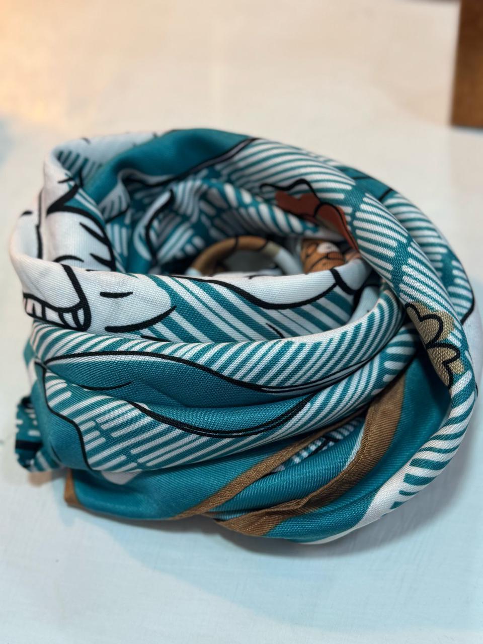 Pañuelo en tonos turquesa
