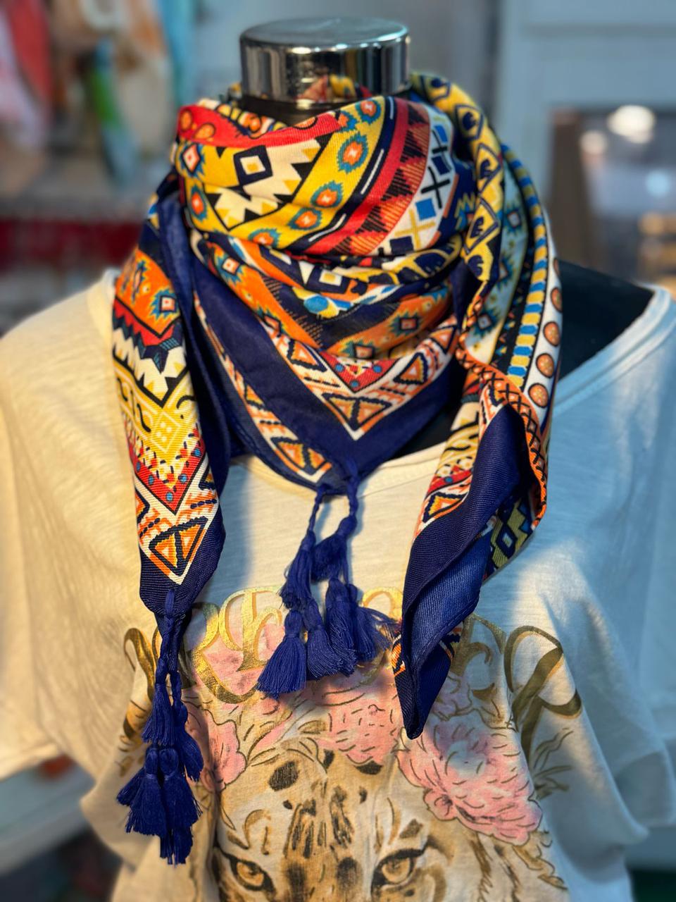 Pañuelo en tonos azules y colores