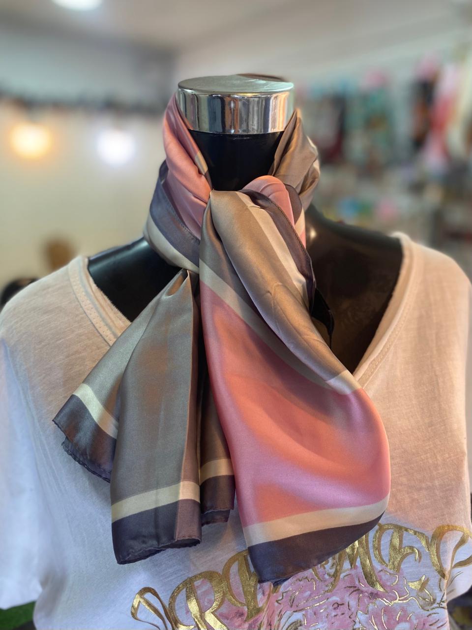 Pañuelo rosa gris seda